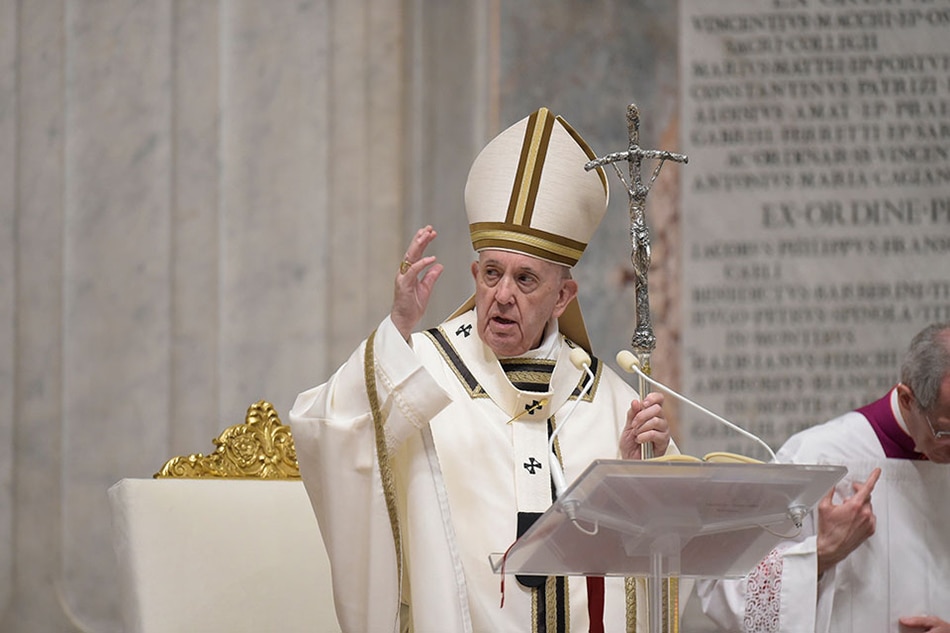 &#39;Be messengers of life in a time of death,&#39; Pope Francis says on Easter eve 1