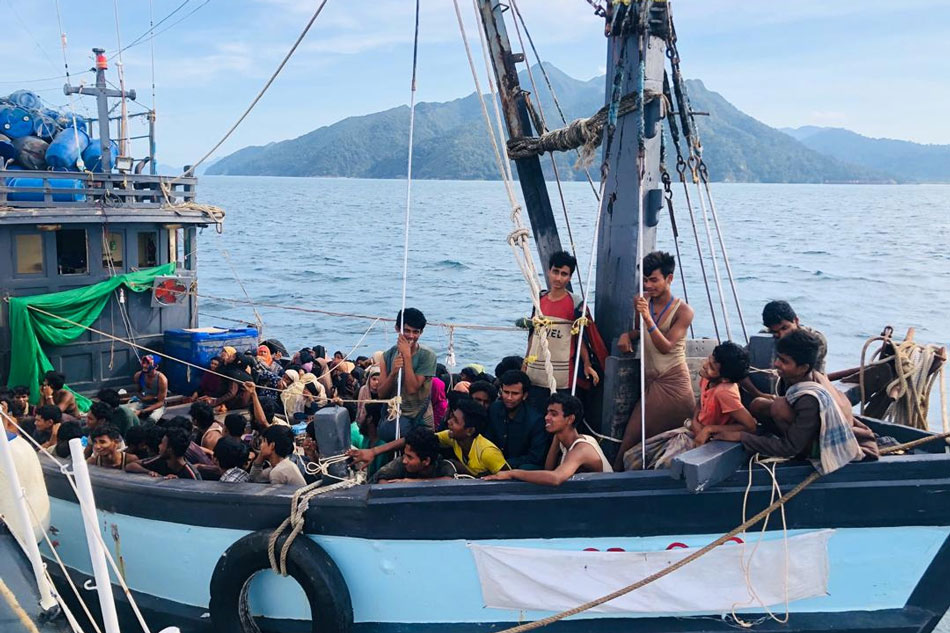 Malaysia turns back Rohingya boat over virus fears 1