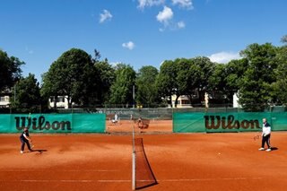 Singles only and don't shake on it - Austrians return to the tennis court