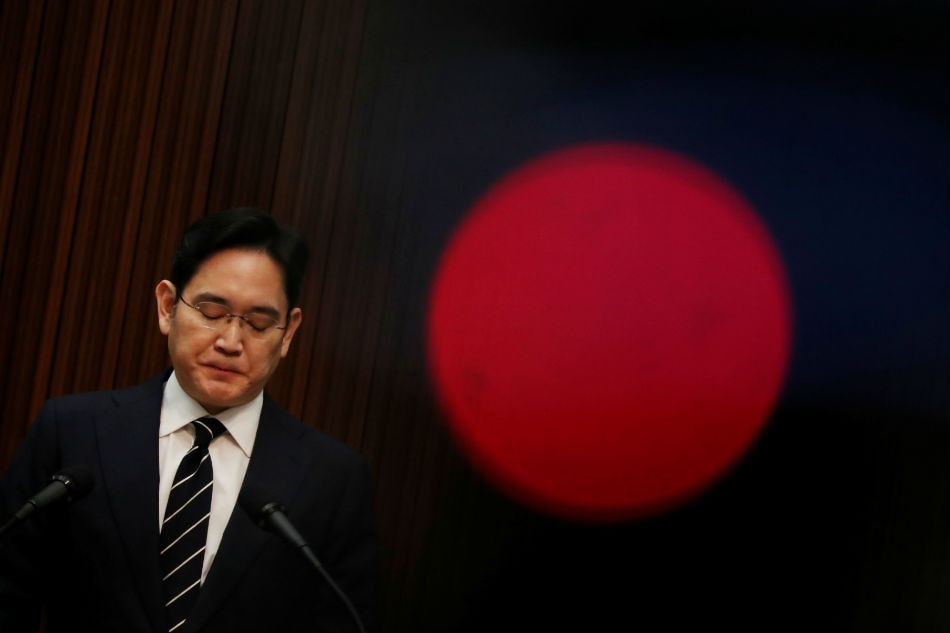 Samsung heir apologizes over corruption scandal 1