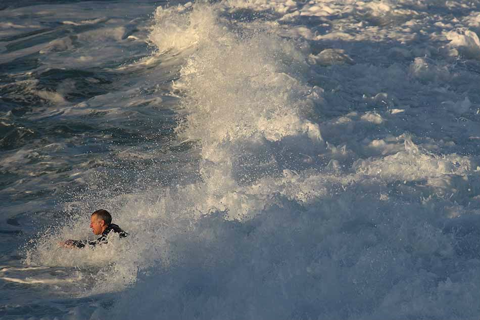 french-surfer-punches-shark-survives-attack-in-australia-abs-cbn-news