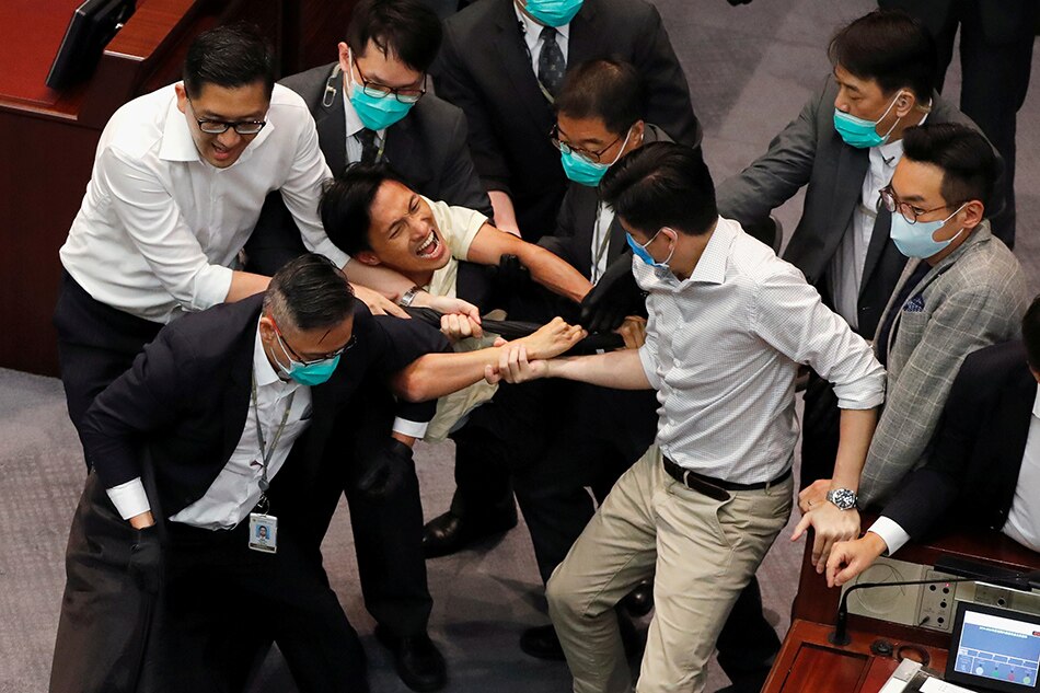 Anthem bill sparks new clashes in Hong Kong legislature 1