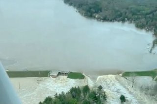 Michigan governor declares emergency after dams collapse