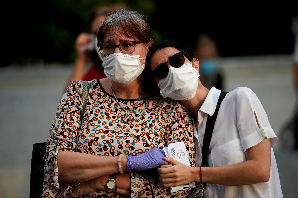 Spain health workers protest at virus shortages 1