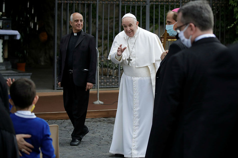 Pope calls for end to &#39;pandemic of poverty&#39; after virus 1