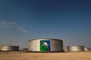 Saudi, Russia reach deal on oil cuts, raising pressure for compliance