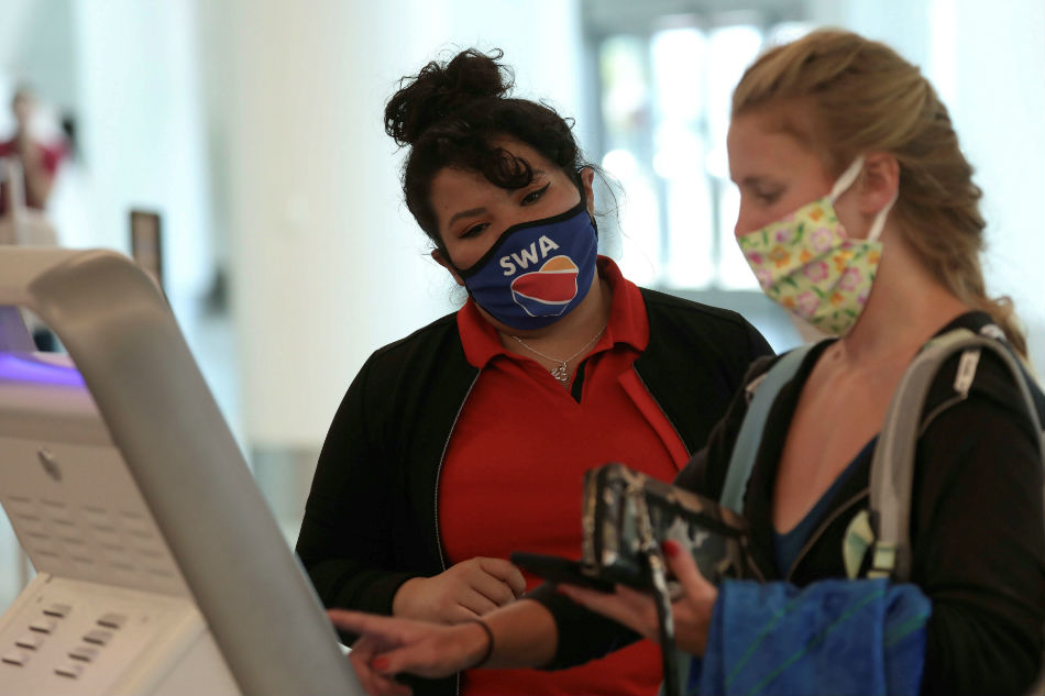 US Airlines Threaten To Ban Passengers Who Refuse To Wear Masks | ABS ...