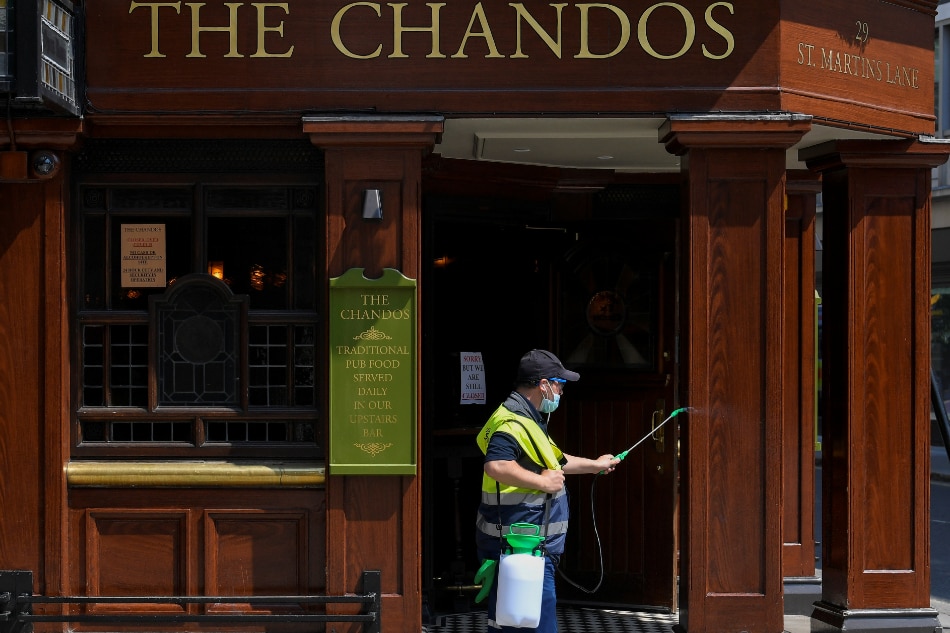 Cheers as UK announces English pubs to reopen | ABS-CBN News