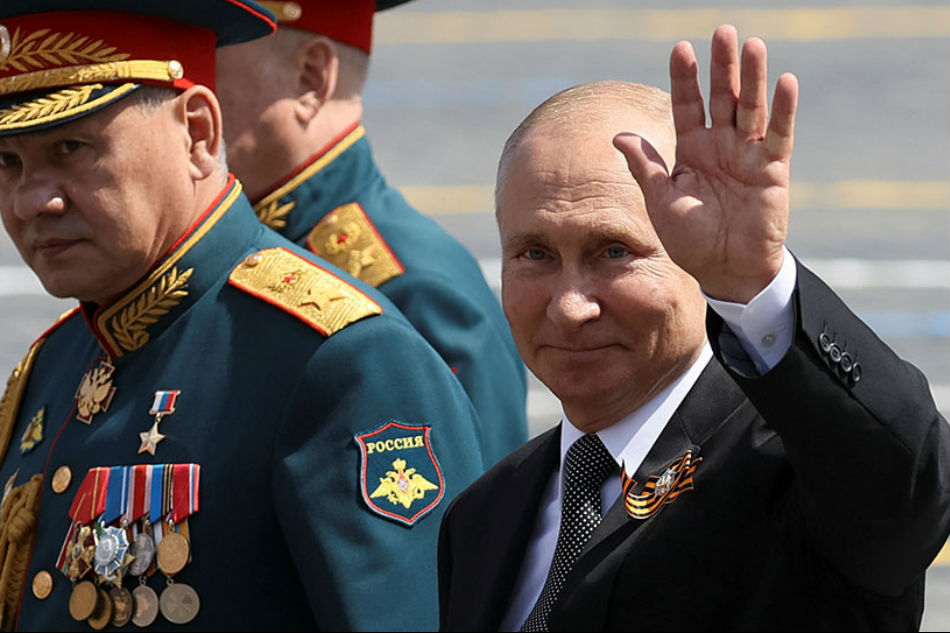 Russians set to back reforms allowing Putin to extend rule 1