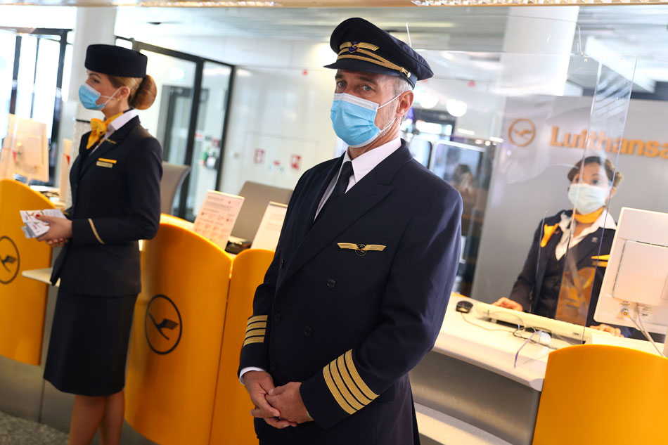 Positive about flying? Airlines look to COVID tests that give results in minutes 1