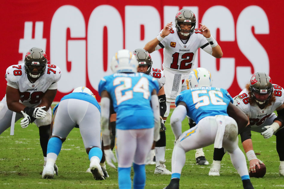 Brady Throws for Five Touchdowns, Bucs Beat Chargers