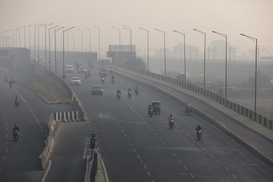 New Delhi&#39;s air quality at worst levels this year, residents complain of breathlessness 1