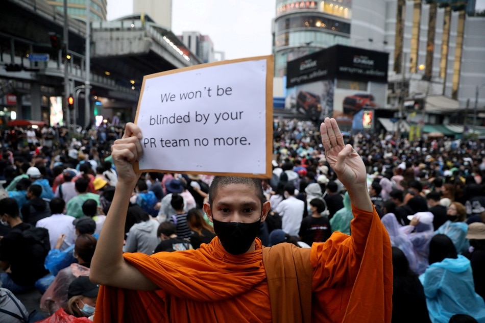 Thai monks ordered not to join protests 1