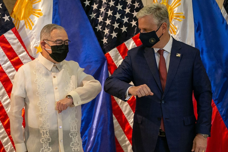 US National Security Advisor Robert O'Brien and Philippine Foreign Affairs Secretary Teodoro Locsin Jr. elbow bump after the turnover ceremony of defense articles, at the Department of Foreign Affairs in Pasay City, Nov. 23, 2020. Eloisa Lopez, Reuters 