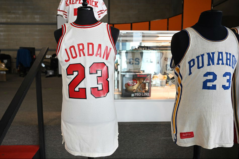 Jordan, Obama, Kaepernick jerseys set auction records 1