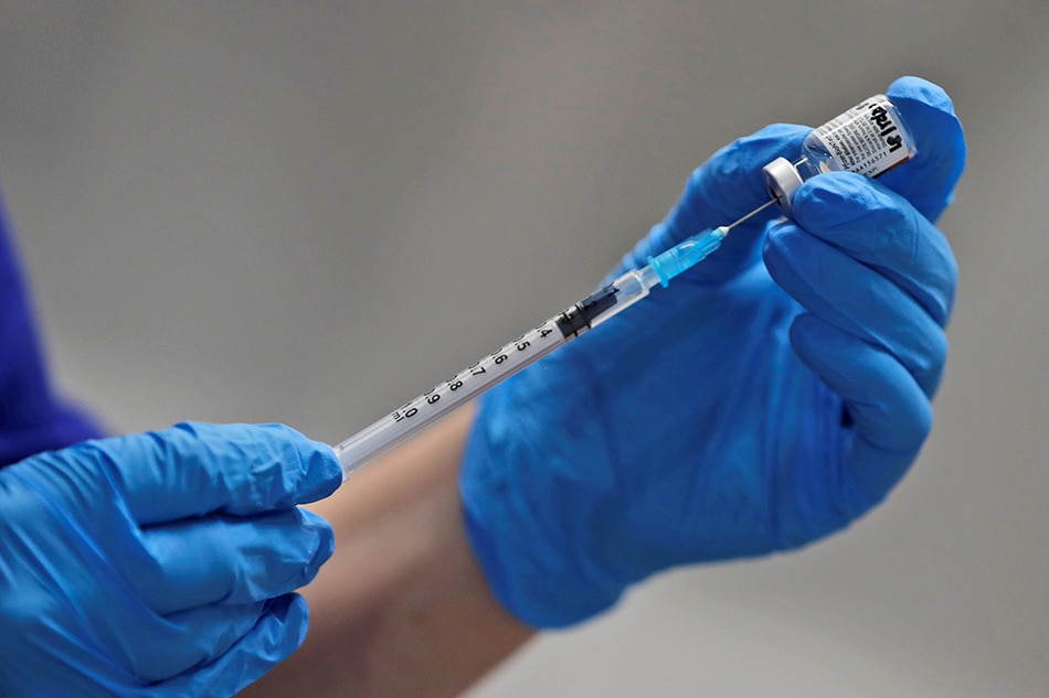 Filipino nurse in UK inoculated with COVID vaccine says it&#39;s &#39;safe&#39; 1