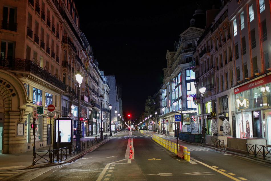 Paris streets empty as COVID19 curfew takes effect ABSCBN News