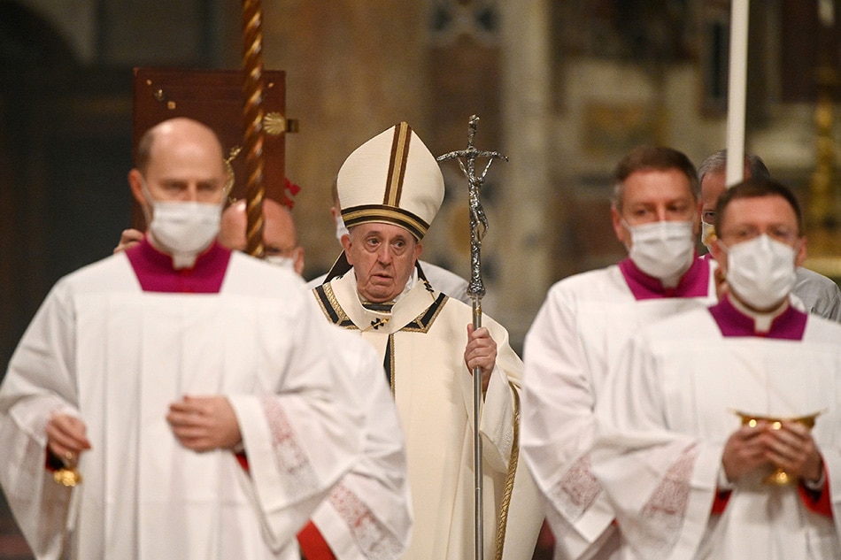 Pope urges help for poor at low-key Christmas Eve Mass curbed by COVID 1