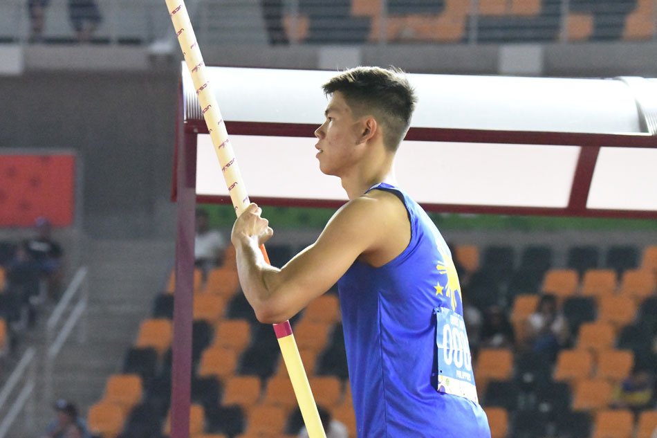 Athletics: Pole-vaulter EJ Obiena’s back issues not a concern, says mom 1
