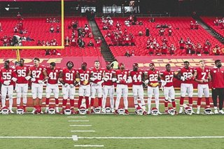 NFL: Chiefs fans boo players 'show of unity'