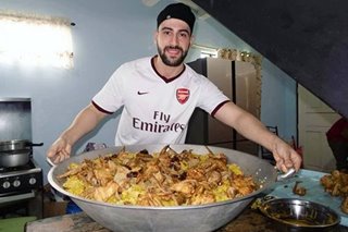 LOOK: PH-based Syrian vlogger cooks meals for Taal evacuees
