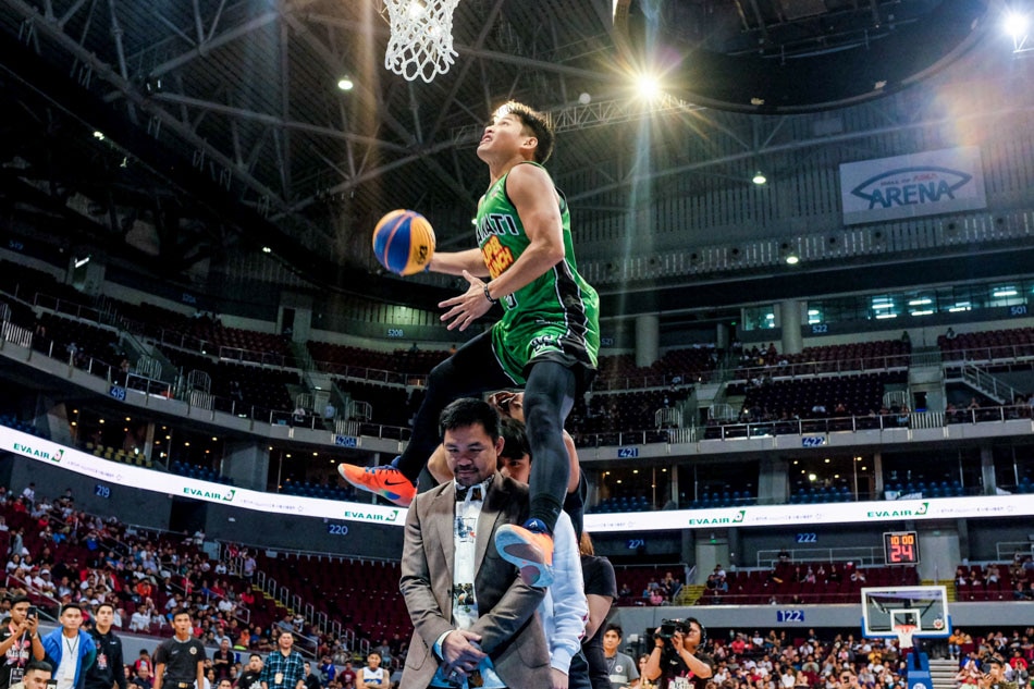 WATCH: David Carlos leaps over Pacquiao, Jimuel to win MPBL dunk title 1