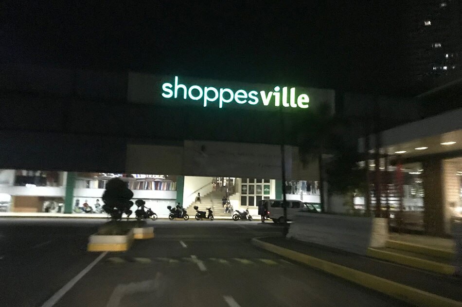 Look Greenhills Virtually Deserted As Coronavirus Scare Grips Mall Abs Cbn News