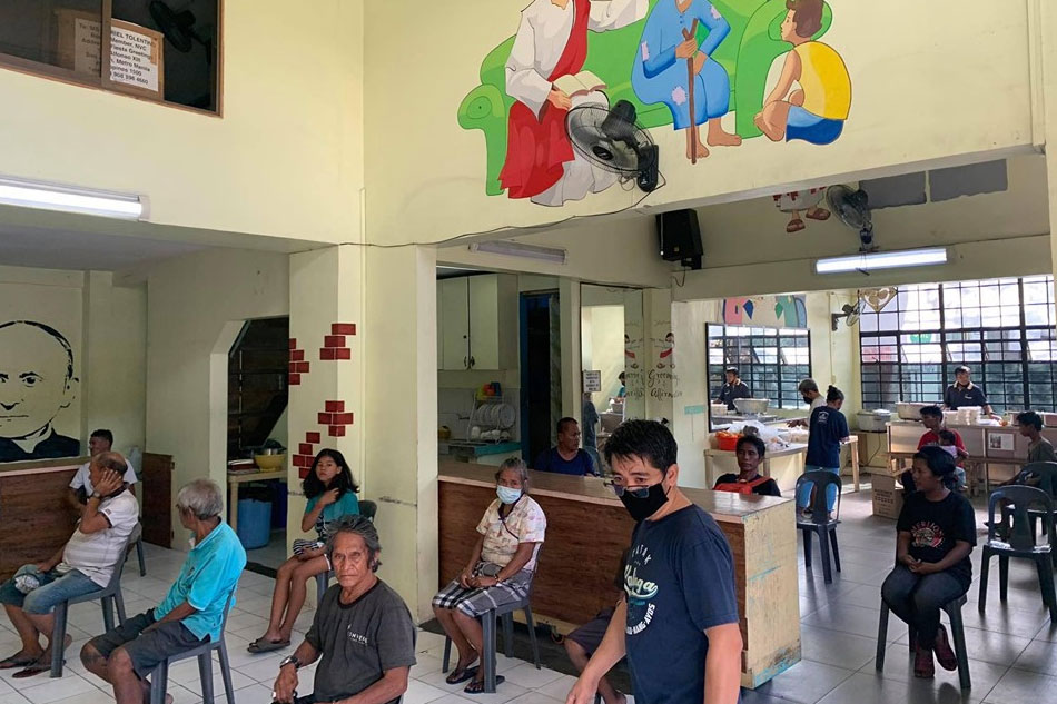 Authorities stop homeless feeding, care program in Manila amid Luzon lockdown 3