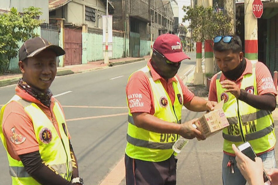 Ilang manggagawa tuloy ang trabaho sa kabila ng banta ng COVID19  ABS