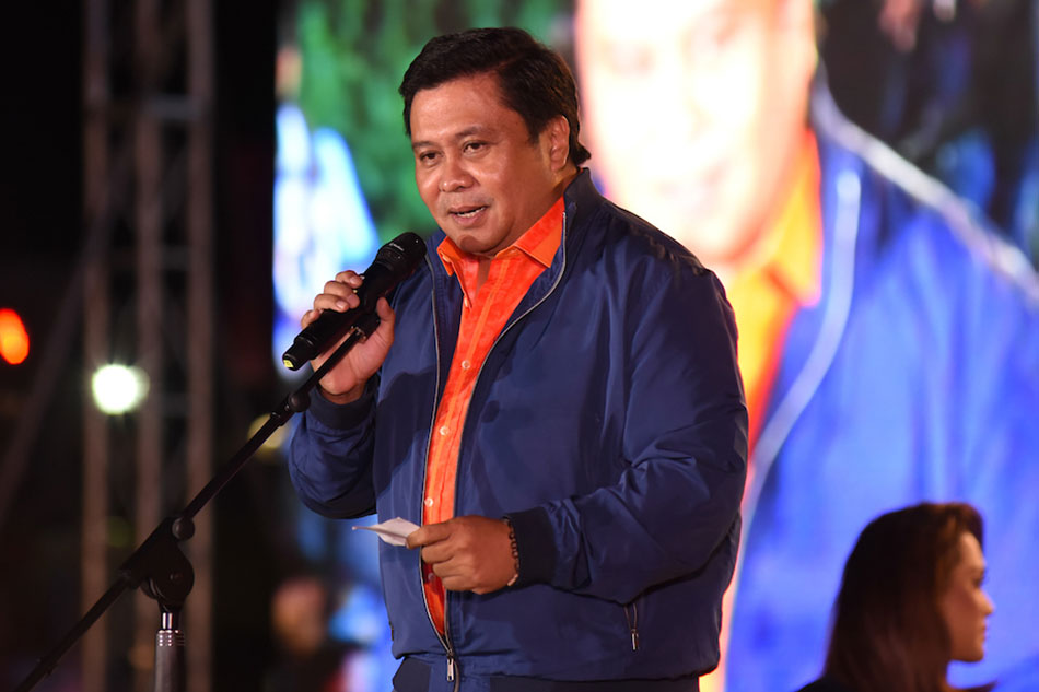 Jinggoy Estrada brought to police station for 'violating' lockdown