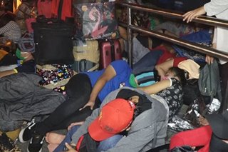 'Swab test result muna': Mga pauwing probinsiya na-stranded, inulan sa pantalan sa Tondo
