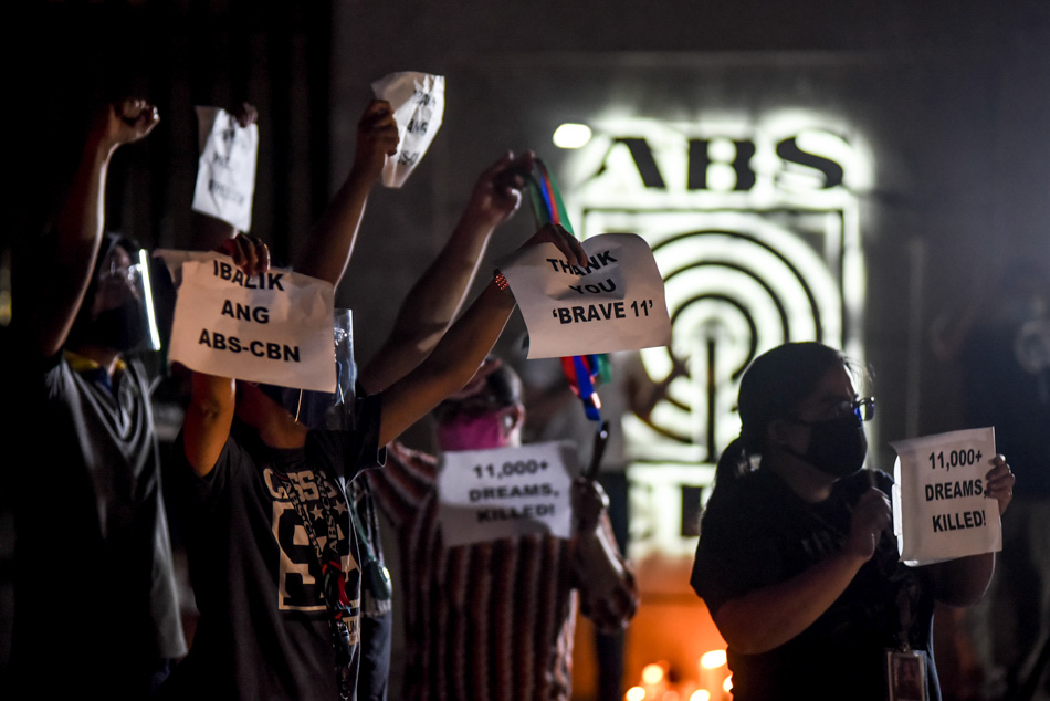 Supporters hold noise barrage in support of ABS-CBN