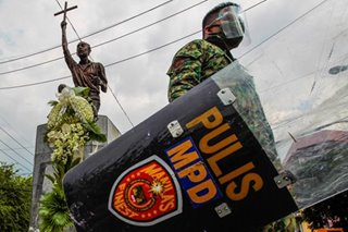 Riot police guards Mendiola Peace Arch in Manila