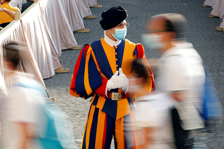 4 of Pope&#39;s Swiss Guards test positive for COVID-19 1