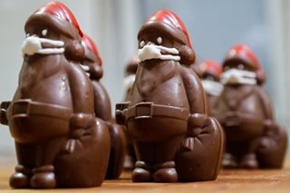 Chocolate Santas ‘wearing’ masks? COVID-conscious confectionery sells out