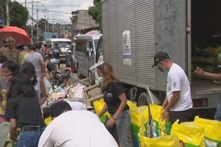 500 pamilya sa Marikina hinatiran ng relief goods
