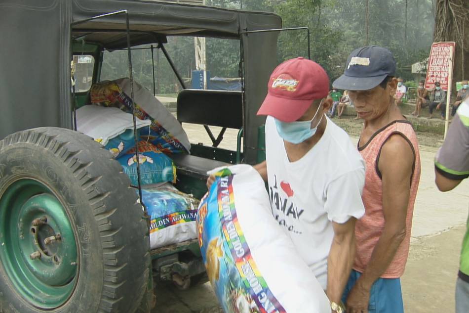 Relief goods hatid sa 3 barangay sa Tanay, Rizal 1