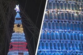 TINGNAN: Christmas tree na gawa sa bote ng alkohol tampok sa theme park