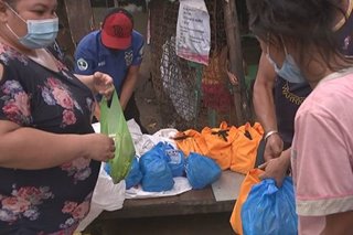Ilang binagyo sa Rodriguez, Rizal binigyan ng Noche Buena packs