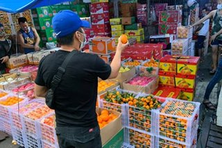Mga bumibili ng prutas sa Divisoria matumal pa