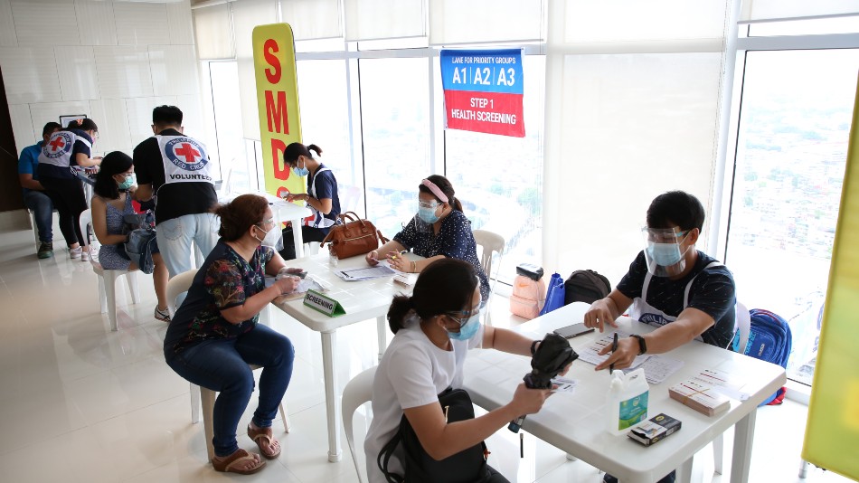 SMDC Residents undergo the necessary health screening with the PRC before the vaccine is administered. Photo source: SMDC