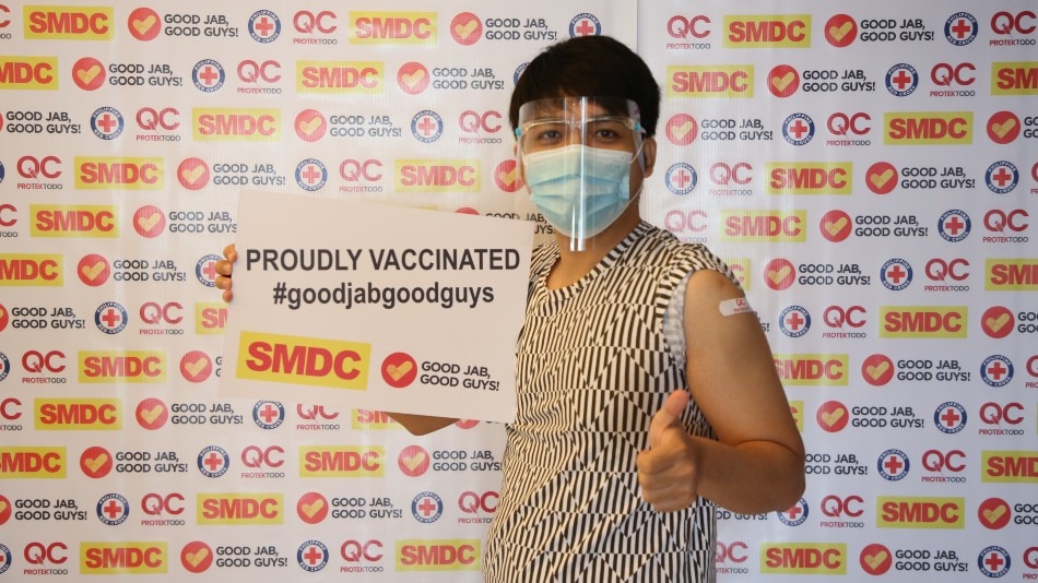 An SMDC resident posing for a photo after his vaccination. Photo source: SMDC