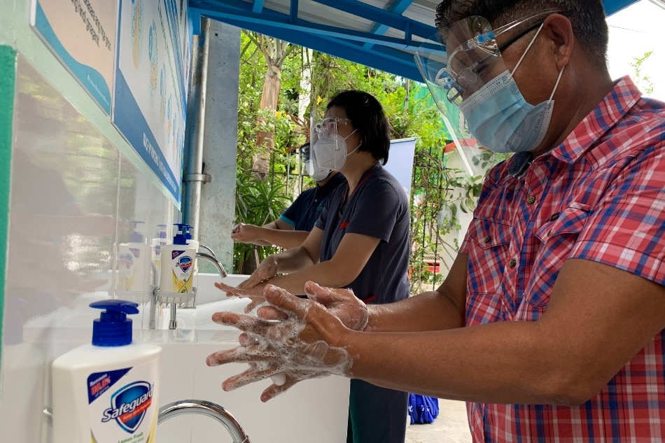 Proper handwashing prevents the spread of disease-causing germs. Photo source: P&G Safeguard