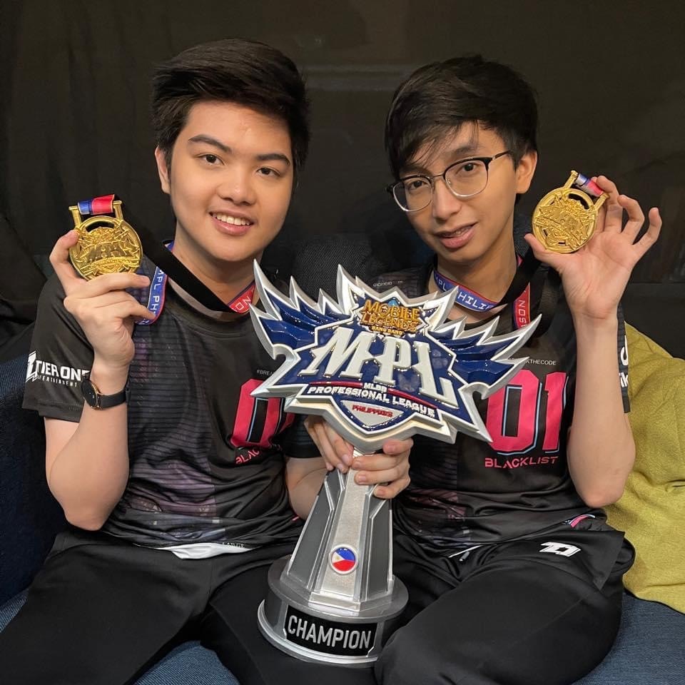 Del Rosario and Villaluna are pro gamers from the team Blacklist International who won the Mobile Legends: Bang Bang Professional League Season 7 and is currently leading the standings for Season 8. Photo source: OPPO