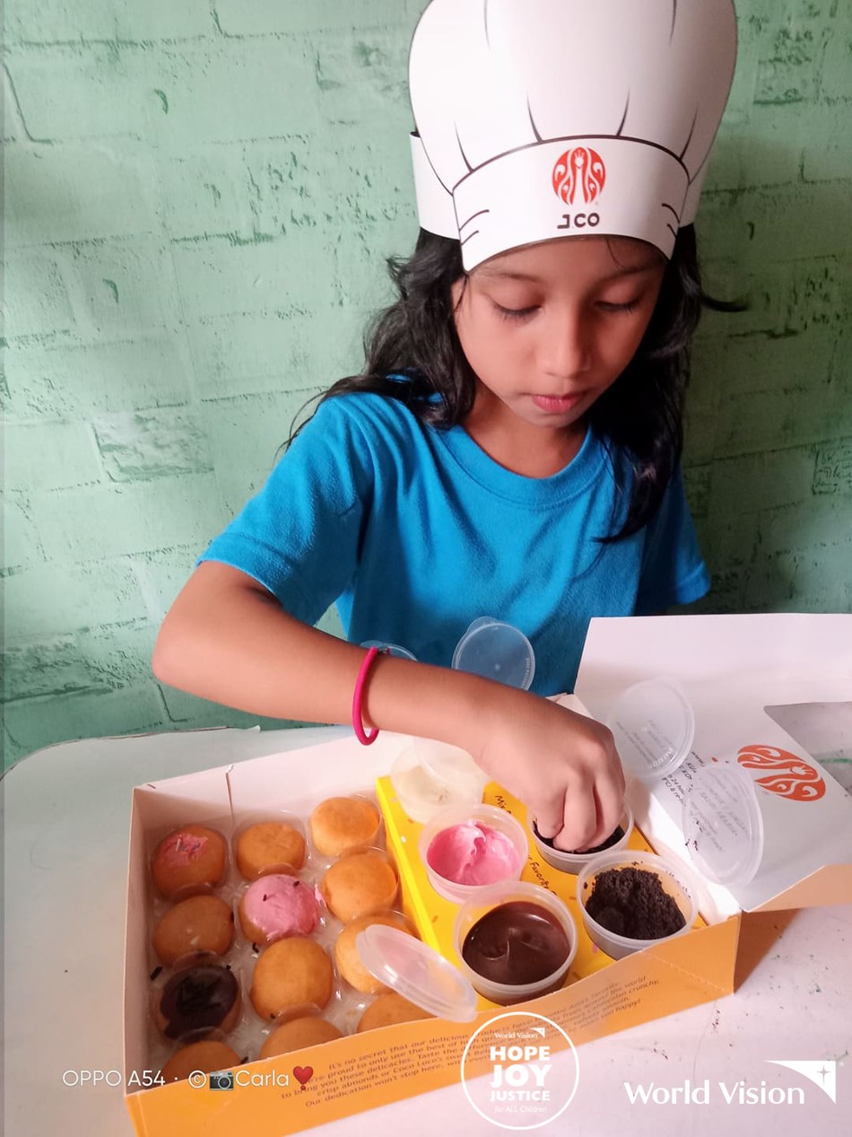 DIY donut kit creates merry moments with loved ones 3