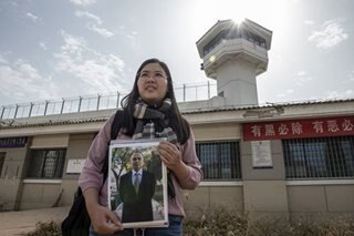 Jailed Chinese lawyer wins top human rights prize