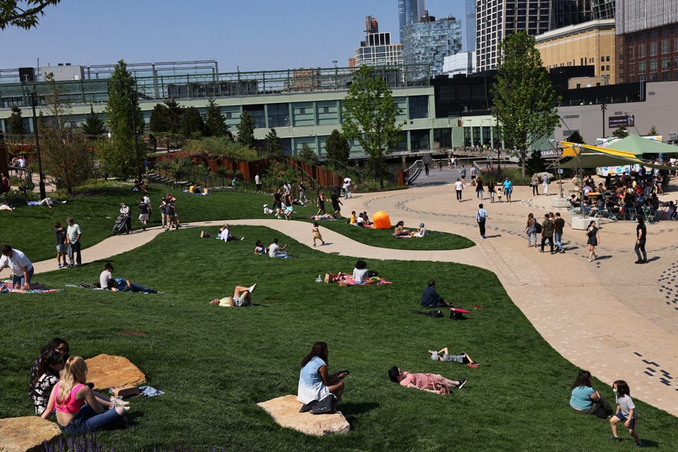 New Yorkers enjoy new park floating on Hudson River | ABS ...