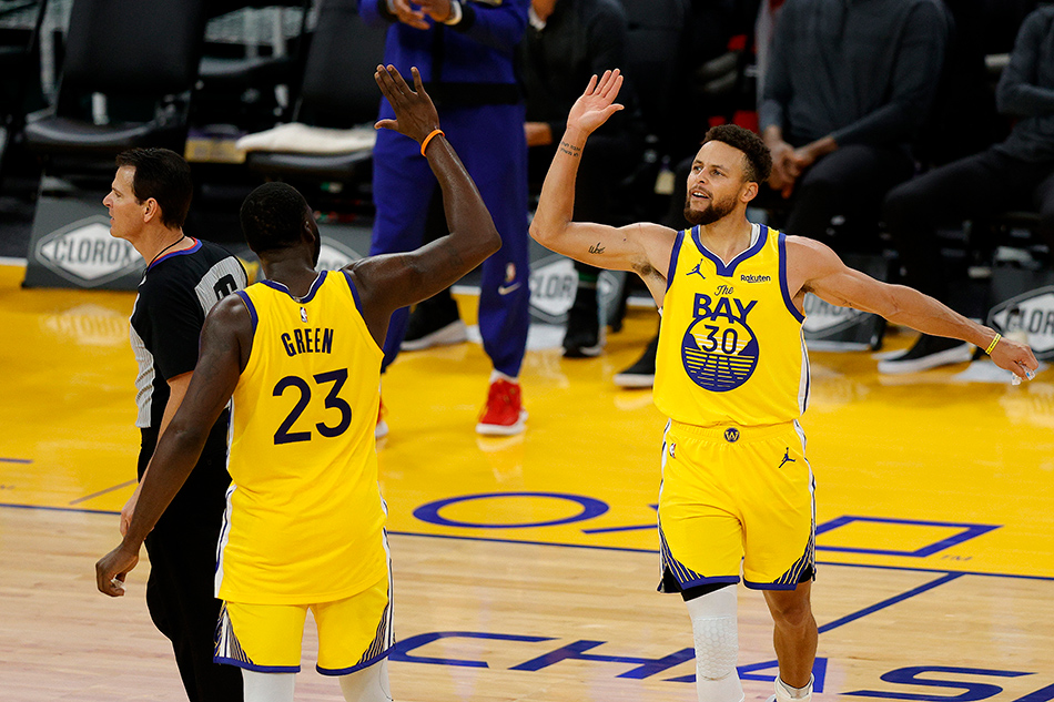 Stephen Curry #30 of the Golden State Warriors celebrates with Draymond Green #23 after making his final three-point basket of the night to give him a career-high 62 points during their game against the Portland Trail Blazers at Chase Center on January 03, 2021 in San Francisco, California. File photo. Ezra Shaw, AFP