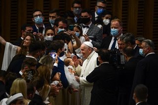 Pope Francis blesses Vatican general audience