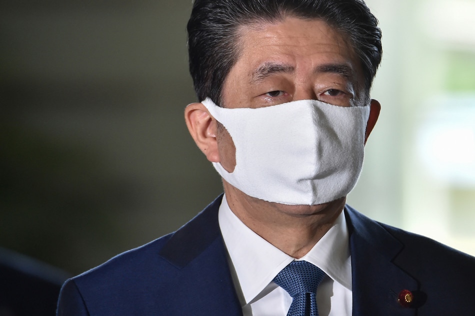  Japan's Prime Minister Shinzo Abe wearing a face mask arrives at the prime minister's office in Tokyo on August 28, 2020. Kazuhiro Nogi, AFP/File